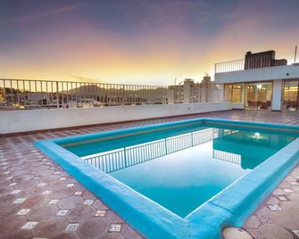 هوتل سان يورجيه - سالتيو - حوض السباحة