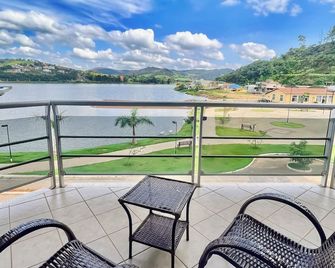 Lara's Hotel - קאפיטוליו - מרפסת