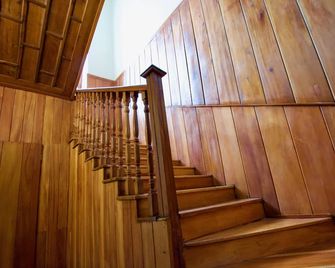 Pepe's House Cuenca I Hotel & Boutique Hostel - Cuenca - Escaleras