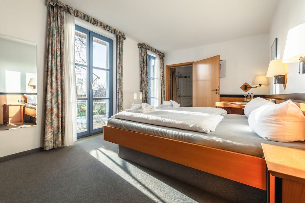 Hotel Rügenschmiede vis a vis Hiddensee - Schaprode - Schlafzimmer