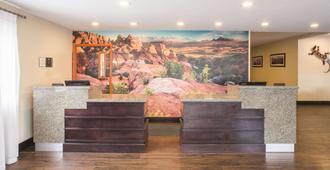 La Quinta Inn & Suites by Wyndham Moab - מואב - דלפק קבלה