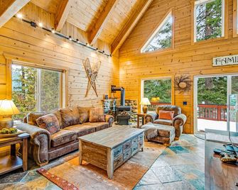 Keechelus Lodge - Snoqualmie Pass - Living room