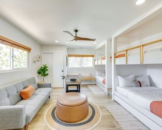 Walk to The Village ShopsandEats Big Bear Lake Home - Big Bear Lake - Living room