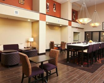 Hampton Inn & Suites by Hilton Fargo Medical Center - Fargo - Εστιατόριο