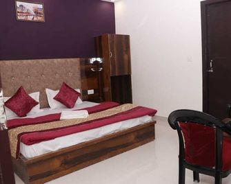 Hotel Exotica Haridwar - Харідвар - Спальня