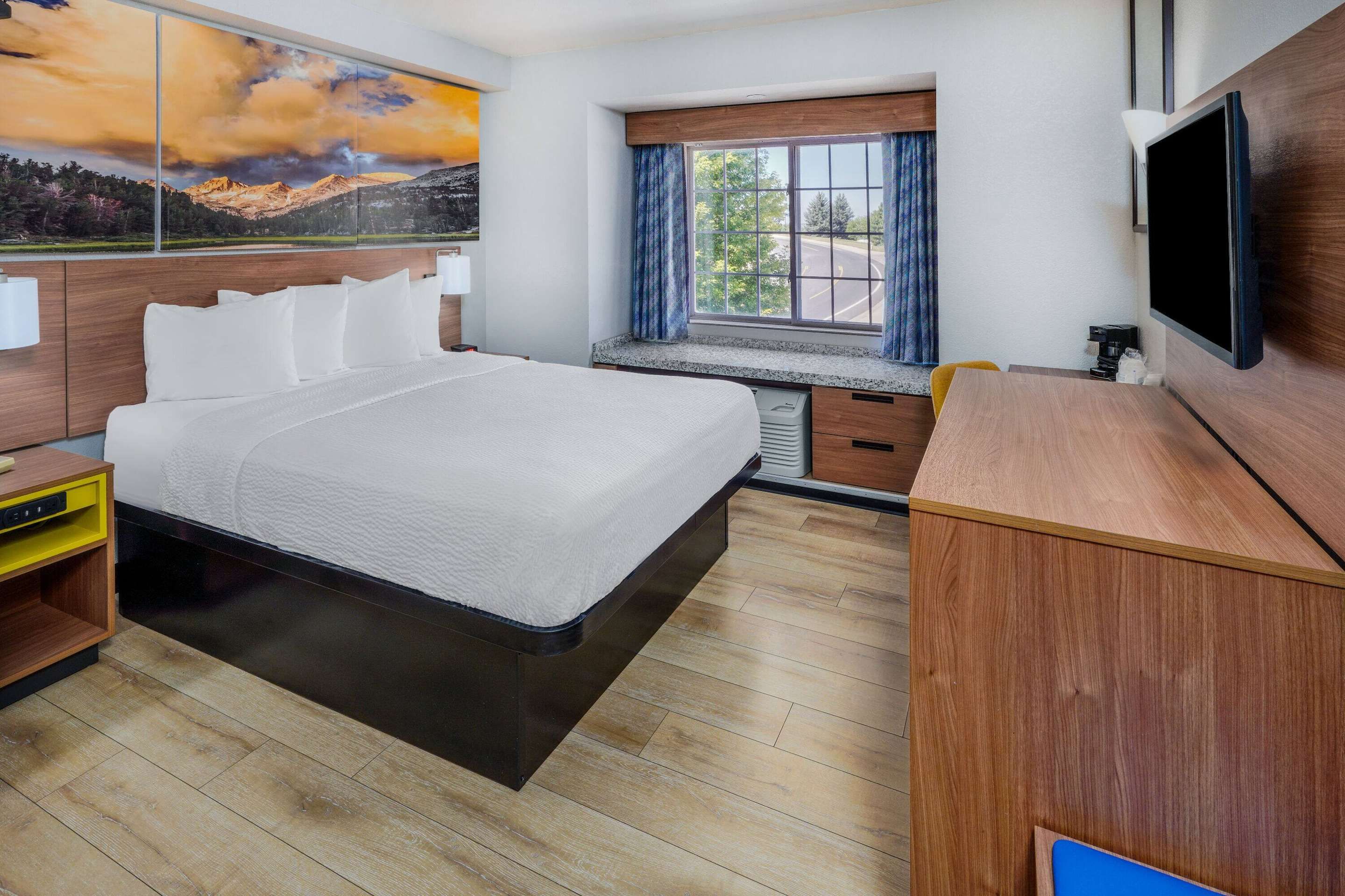 Days Inn & Suites by Wyndham Greeley