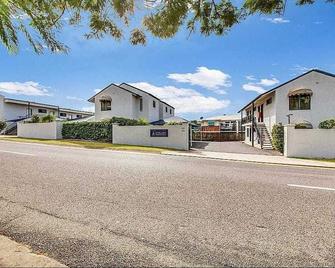 Gladstone Capricorn Apartments - Gladstone - Building