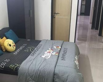 Spacious Room With Attached Bathroom - Mumbai - Bedroom