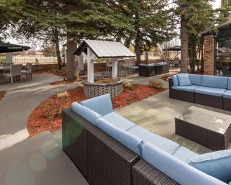 Clarion Pointe - Medicine Hat - Patio