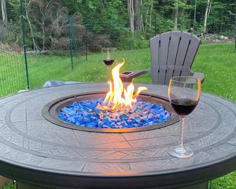 Cozy 3 bedroom condo 2.5 miles to Mount Snow - Dover - Patio