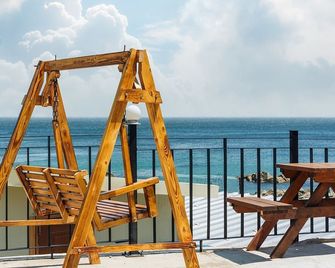 Sea Bird Bed and Breakfast - Yeongdeok - Balcón