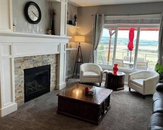 Cochrane's Hidden Gem - Cochrane - Wohnzimmer