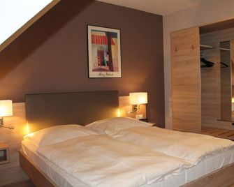 Hotel Gasthof Grüner Wald - Hofheim - Bedroom