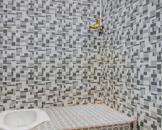 Hotel O Awi Stay Syariah Near Simpang Kawasan Industri Wilmar Pelintung - Dumai - Bathroom