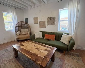 Explorer's Haven, Venture Base Unit 5 - Kanab - Vardagsrum