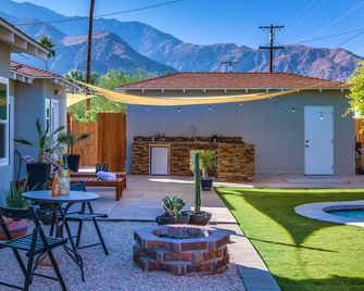 Walk To Town! - Boho Rhapsody - Palm Springs - Patio