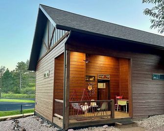 Black Hills Home Cabins—Eloosive Moose—In Hill City, Near Lake, Mickelson Trail! - Hill City