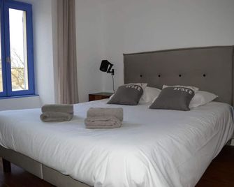 Les volets bleus - duplex proche plage et centre - Arromanches-les-bains - Bedroom