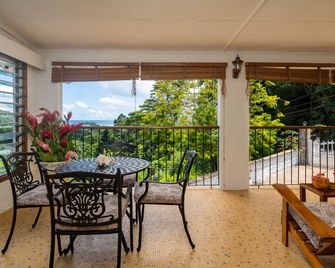 Janes' Serenity Guesthouse - Anse Boileau - Ban công