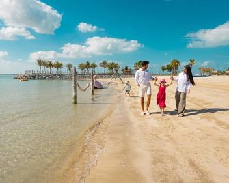 Bab Al Nojoum Hudayriyat Villas - Abu Dhabi - Beach
