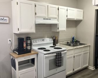 Simply sweet - Entire 1 bed upstairs apt near EKU - Richmond - Kitchen