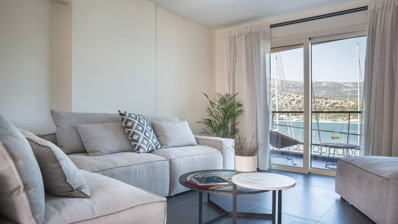 Argostoli Marina Suites