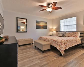 Tradewinds Beach Resort - Bradenton Beach - Schlafzimmer