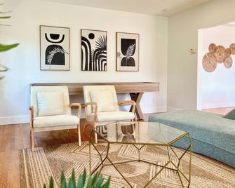 Modern Boho Oasis - Fast Wifi & Shuffleboard! - San Diego - Salon