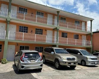 Tropical Manor Inn - Kingston - Edificio