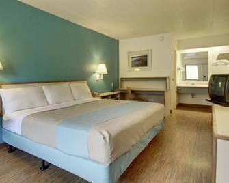 Motel 6 Cedar Rapids - Cedar Rapids - Bedroom