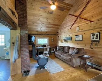 Wonderful Views and Mountain Charm and on Beautiful 50 Acre Farm - Thornton - Living room