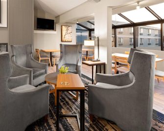 AmericInn by Wyndham Chippewa Falls - Chippewa Falls - Lobby