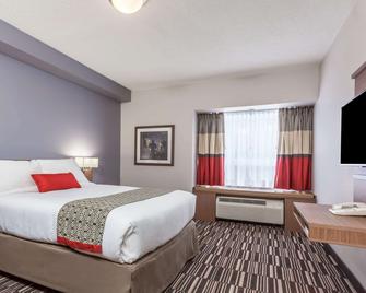 Microtel Inn & Suites by Wyndham Kirkland Lake - Kirkland Lake - Bedroom