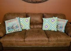 Waterfront Vacation Rental - Bay Saint Louis - Living room