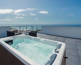 Bela Vista with sea view, jacuzzi and private pool - Lourinhã