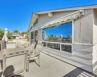 3 Mi to Balboa Park: Water-View Condo w/ Balcony - San Diego - Balcony