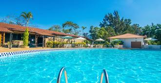 莊園蓬塔爾德蒂拉登特斯酒店 - 蒂拉登蒂斯 - 蒂拉登特斯 - 游泳池
