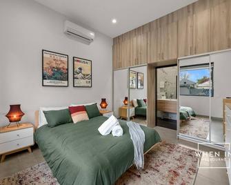 Kōhī Haus - Central Brunswick - Walk to Cafes - Minutes to Sydney Rd & Lygon St - Brunswick - Bedroom