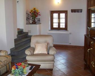 Beautiful apartment for 7 guests with A/C, WIFI, TV, patio, panoramic view and parking - Monsummano Terme - Soggiorno