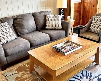 Cozy Classic Cottage Right on The Water + Private Dock - Angola - Living room