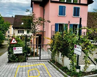 4 Mins Walk Thalwil Station, Free Parkin - Thalwil - Outdoors view