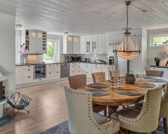Nice home in Norra Kedum with WiFi - Lidköping - Essbereich