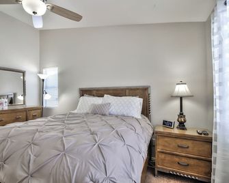 Your perfect cozy 3 bedrooms, 2 bathrooms, fully furnished! - Las Vegas - Bedroom