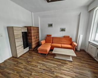 3-room flat on the outskirts of Zeitz near Tröglit - Zeitz