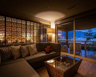 Yufuin Luxury Villa -Zakuro- - Yufu - Lounge