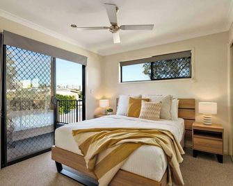 Sunny's Coastal Townhouse in Caloundra - Caloundra - Bedroom