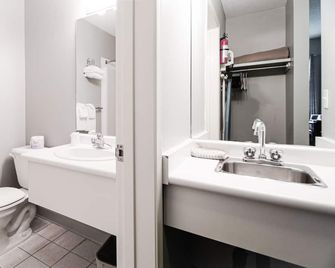 Mountain View Inn - Canmore - Baño