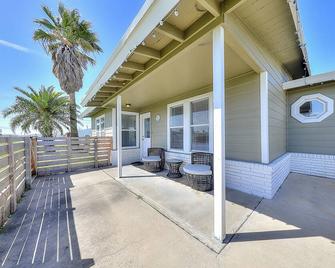 Wharf Cottage - Rockport - Balcony
