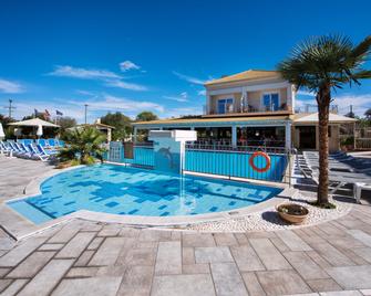 Kavos Plaza Hotel - Kavos - Pool