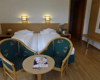 Hotel Hirsch - Baiersbronn - Спальня